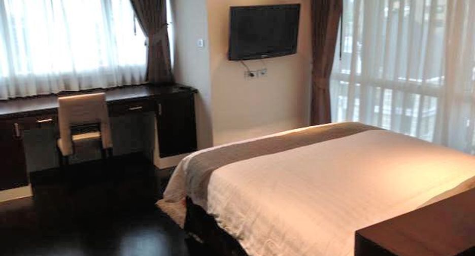 For rent 3 bedrooms condo in Khlong Toei, Bangkok