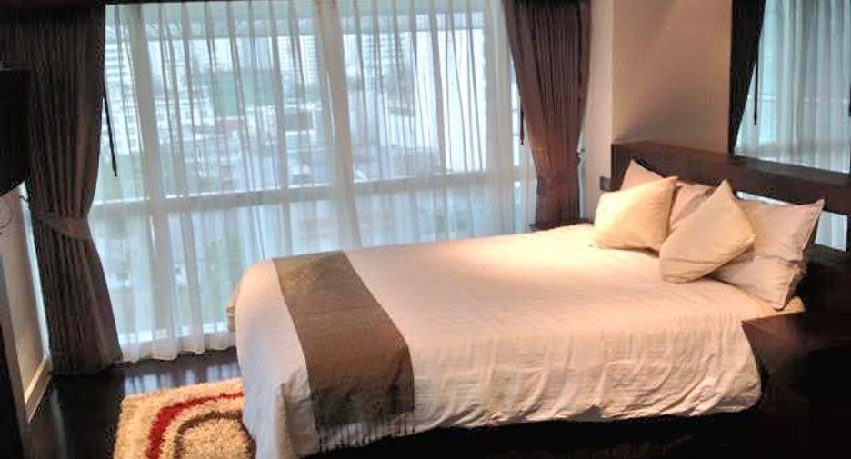 For rent 3 bedrooms condo in Khlong Toei, Bangkok