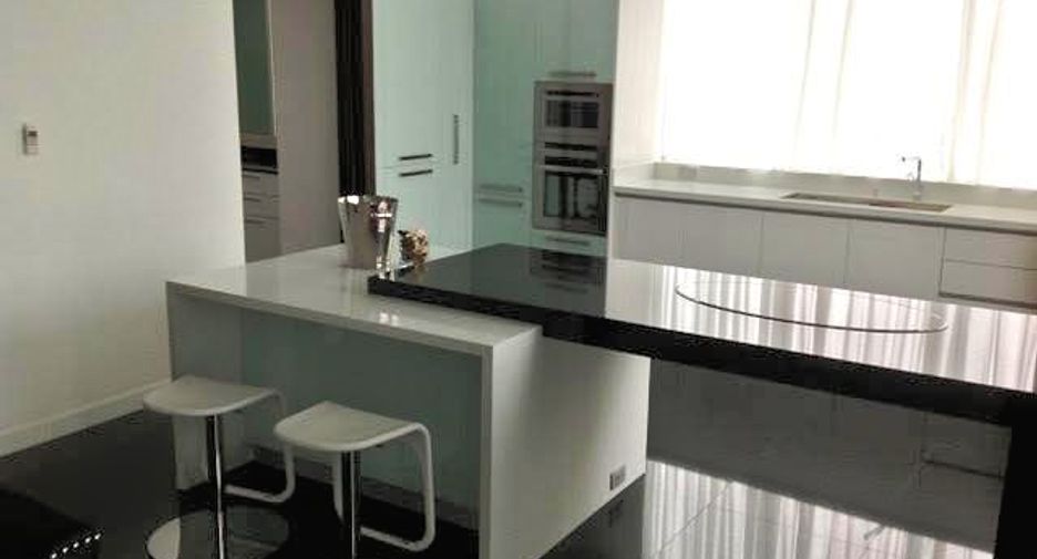 For rent 3 bedrooms condo in Khlong Toei, Bangkok