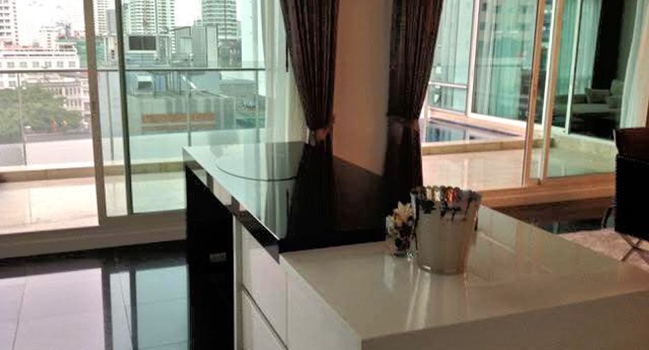 For rent 3 bedrooms condo in Khlong Toei, Bangkok