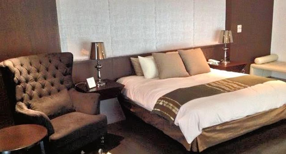 For rent 3 bedrooms condo in Khlong Toei, Bangkok