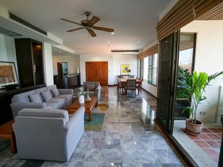 Condo en alquiler de 3 habitaciones en Watthana, Bangkok