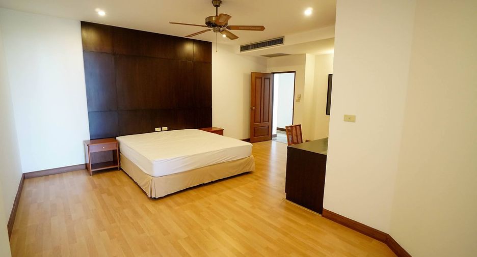 Condo en alquiler de 3 habitaciones en Watthana, Bangkok