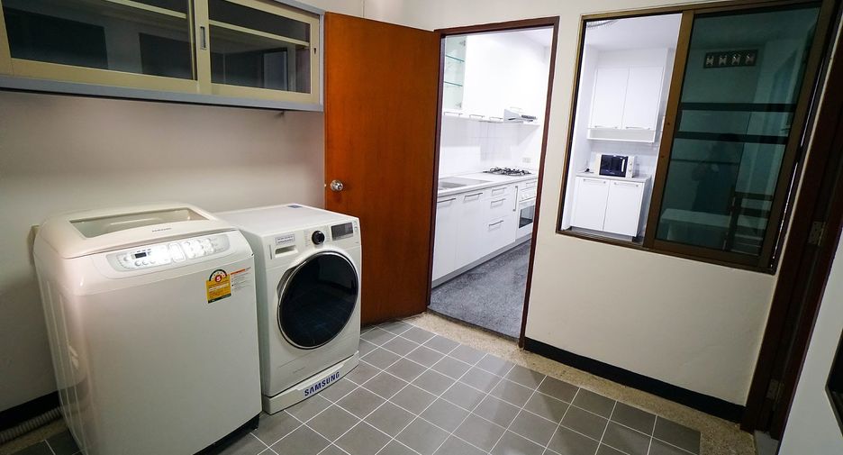 Condo en alquiler de 3 habitaciones en Watthana, Bangkok