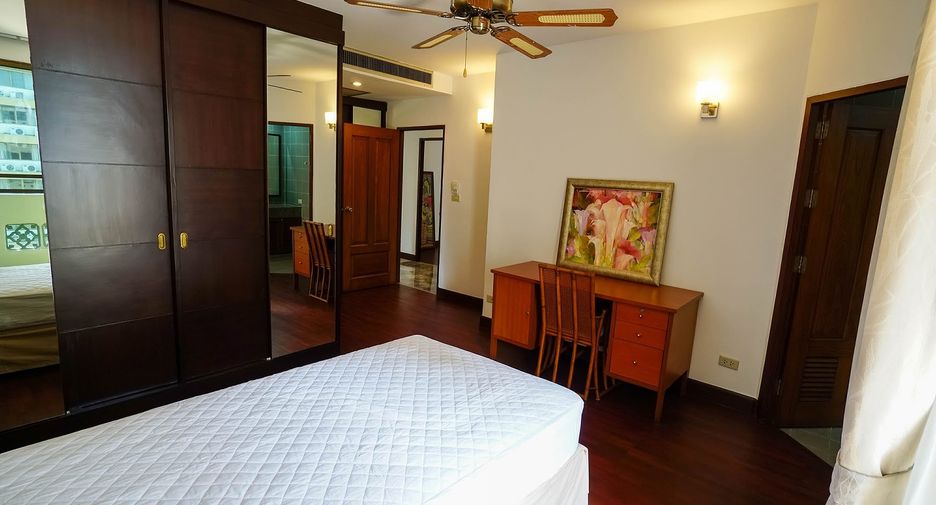 Condo en alquiler de 3 habitaciones en Watthana, Bangkok