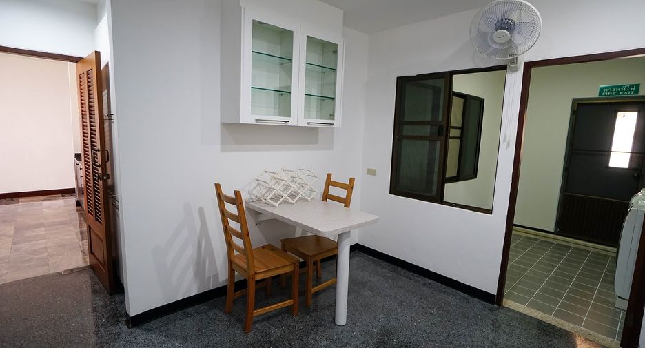 Condo en alquiler de 3 habitaciones en Watthana, Bangkok