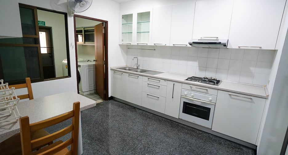 Condo en alquiler de 3 habitaciones en Watthana, Bangkok