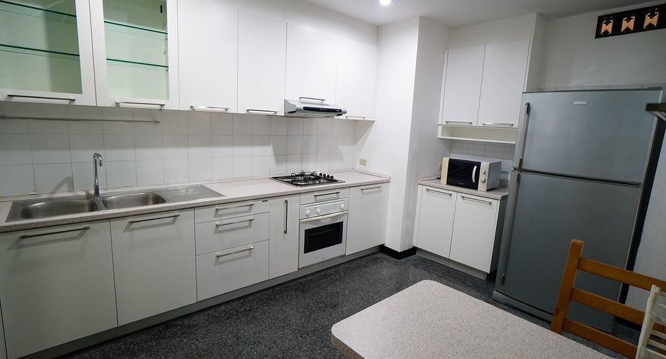 Condo en alquiler de 3 habitaciones en Watthana, Bangkok