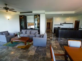 Condo en alquiler de 3 habitaciones en Watthana, Bangkok