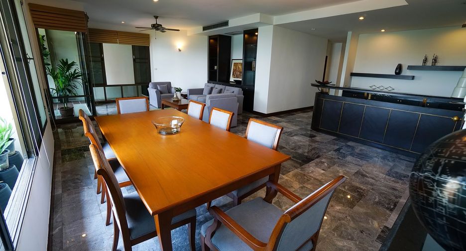 Condo en alquiler de 3 habitaciones en Watthana, Bangkok