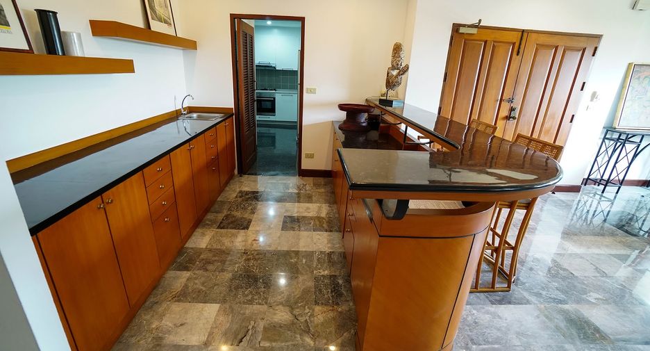 For rent 3 ベッドルーム condo in Watthana, Bangkok
