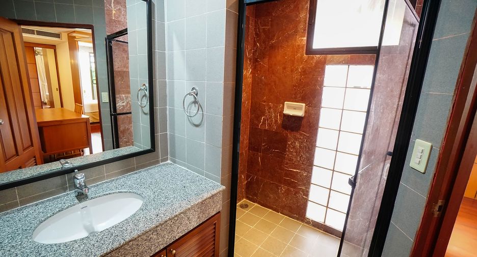 For rent 3 ベッドルーム condo in Watthana, Bangkok