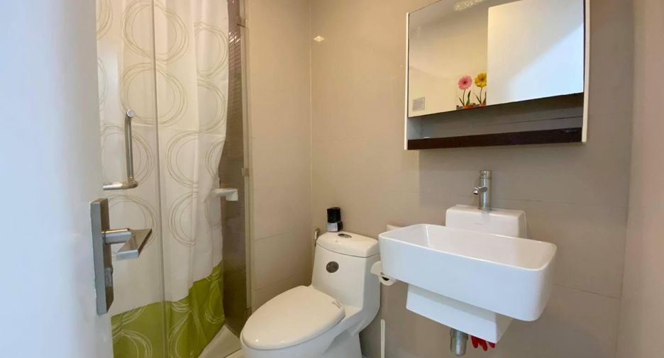 Condo en alquiler y en venta de 3 habitaciones en Khlong Toei, Bangkok