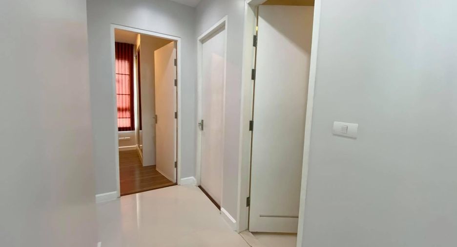 Condo en alquiler y en venta de 3 habitaciones en Khlong Toei, Bangkok