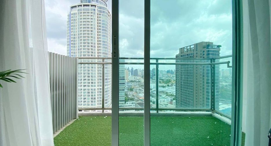 Condo en alquiler y en venta de 3 habitaciones en Khlong Toei, Bangkok