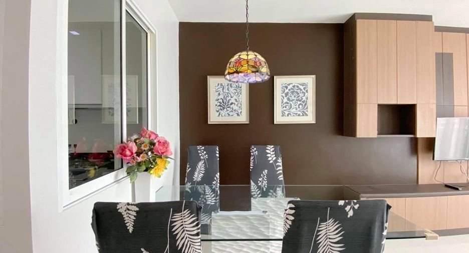 Condo en alquiler y en venta de 3 habitaciones en Khlong Toei, Bangkok