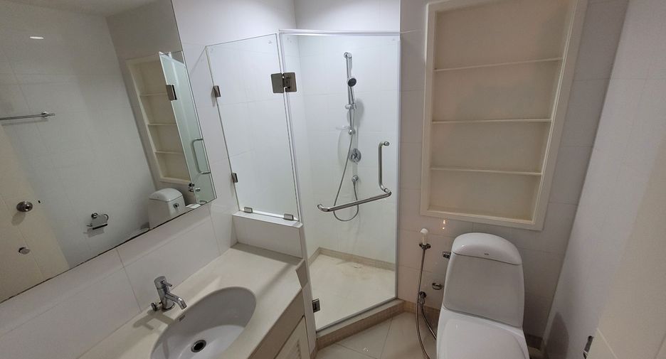 Wohnung zur Miete mit 2 Zimmer in Khlong Toei, Bangkok