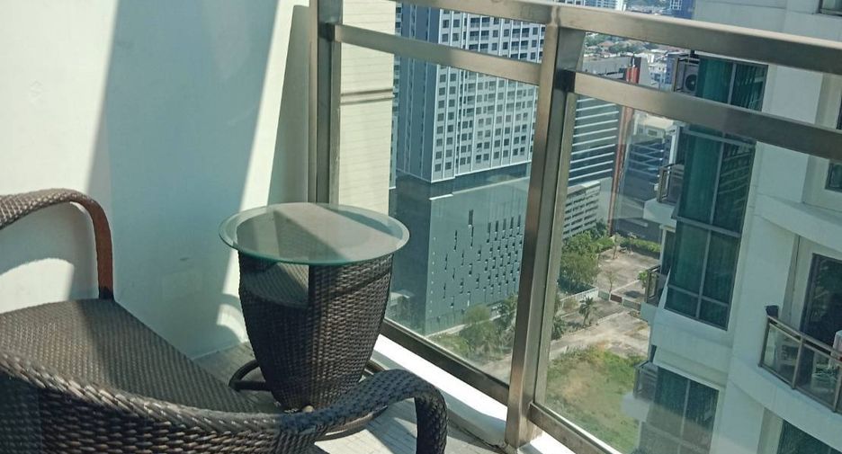 À louer 3 chambres condo à Khlong Toei, Bangkok