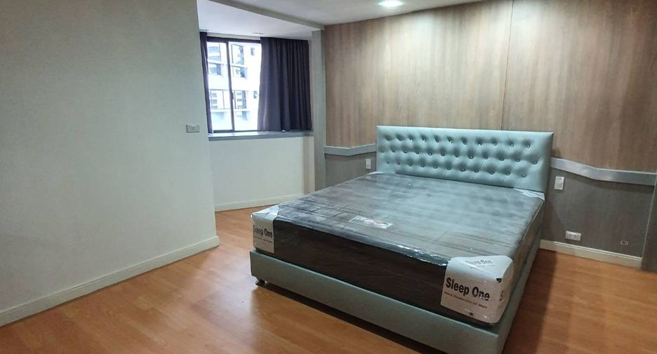For rent 3 bedrooms condo in Khlong Toei, Bangkok