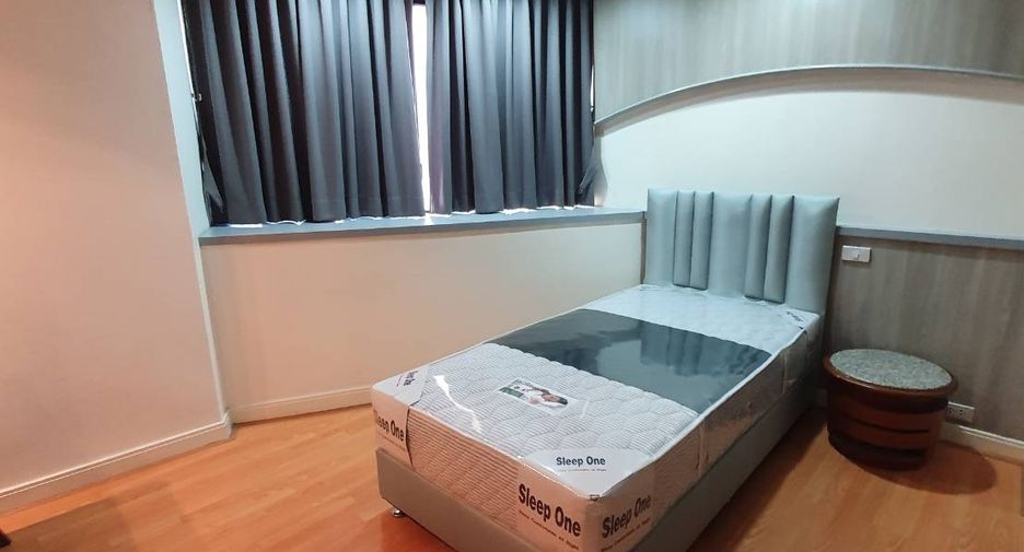 For rent 3 bedrooms condo in Khlong Toei, Bangkok