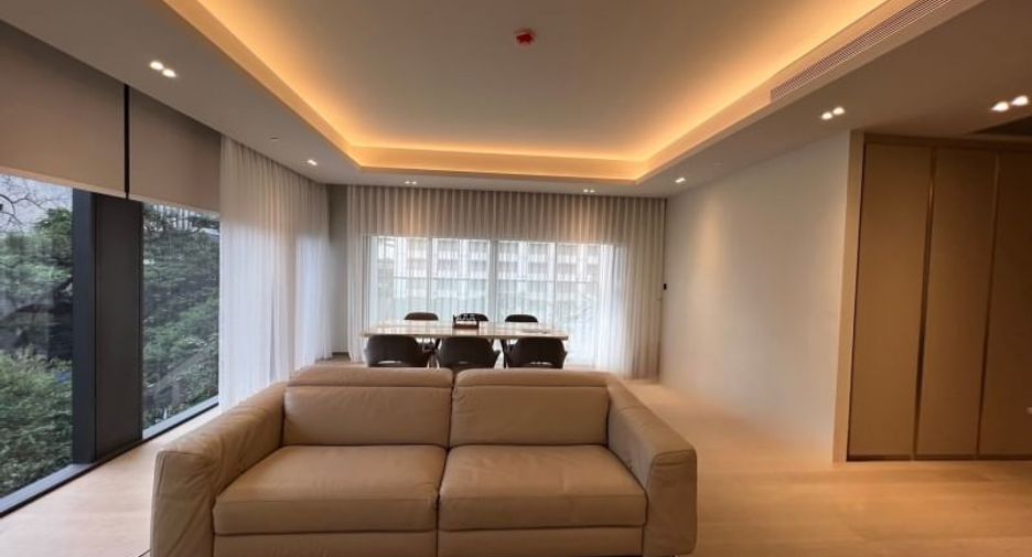 For rent 2 bedrooms condo in Pathum Wan, Bangkok