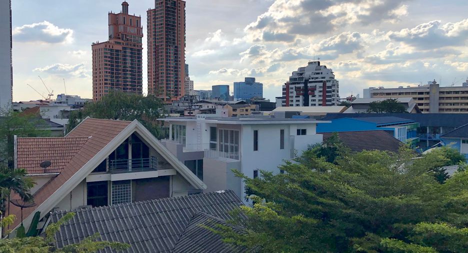 For rent 1 bed condo in Khlong Toei, Bangkok