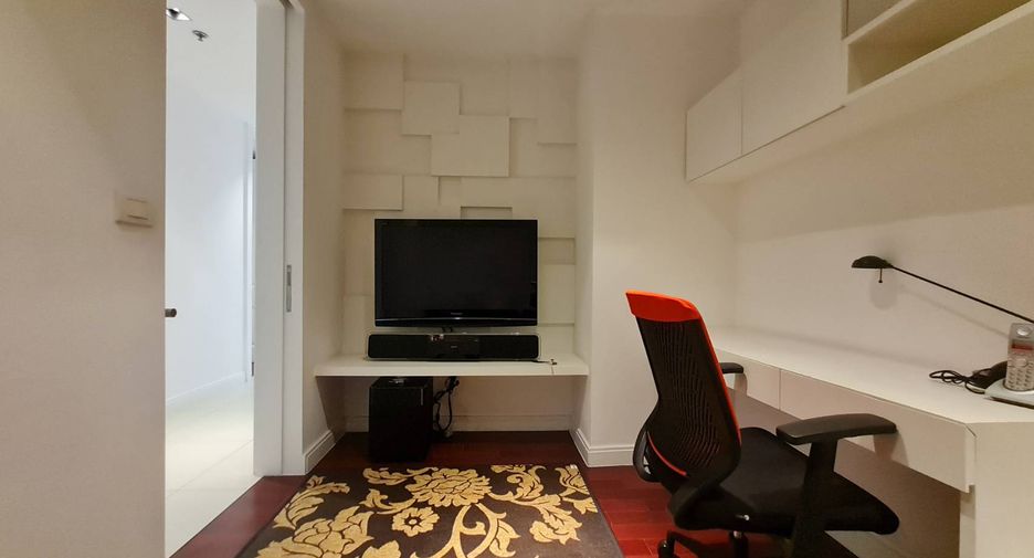 For rent 3 bedrooms condo in Pathum Wan, Bangkok