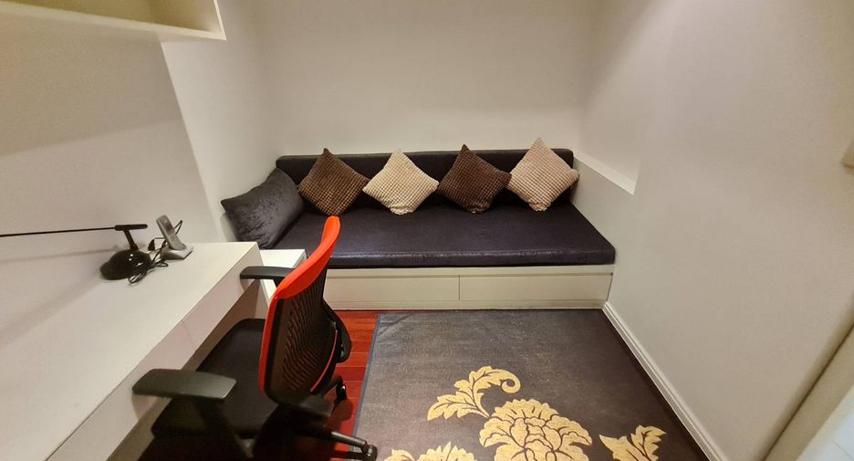For rent 3 bedrooms condo in Pathum Wan, Bangkok