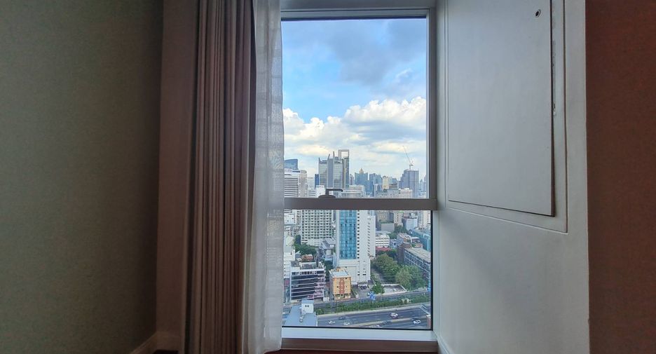 For rent 3 bedrooms condo in Pathum Wan, Bangkok