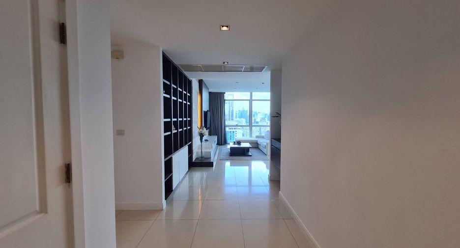 For rent 3 bedrooms condo in Pathum Wan, Bangkok