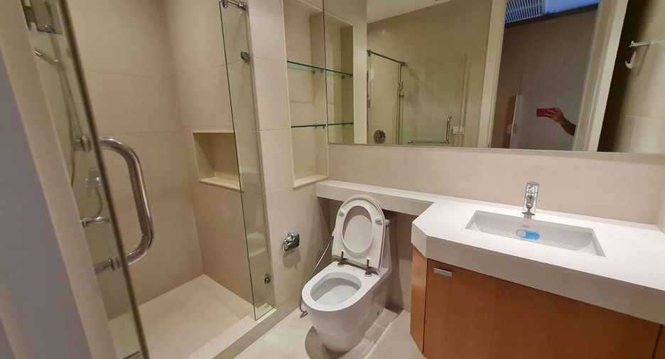 For rent 3 bedrooms condo in Pathum Wan, Bangkok