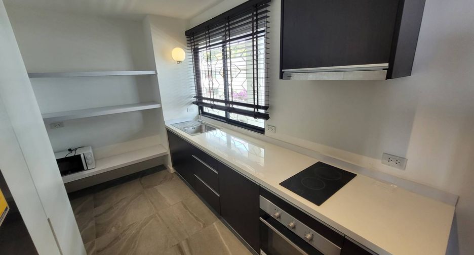 Condo en alquiler de 2 habitaciones en Phra Khanong, Bangkok