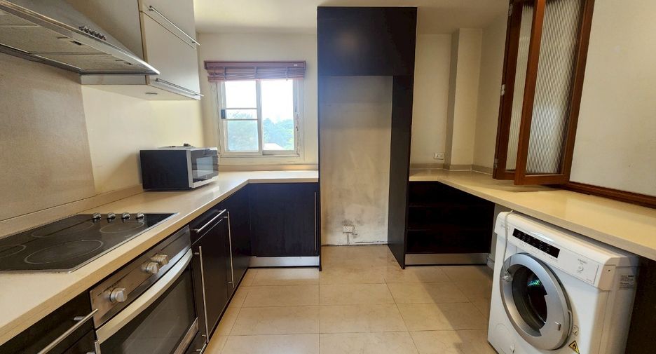 For rent 3 bedrooms condo in Sathon, Bangkok