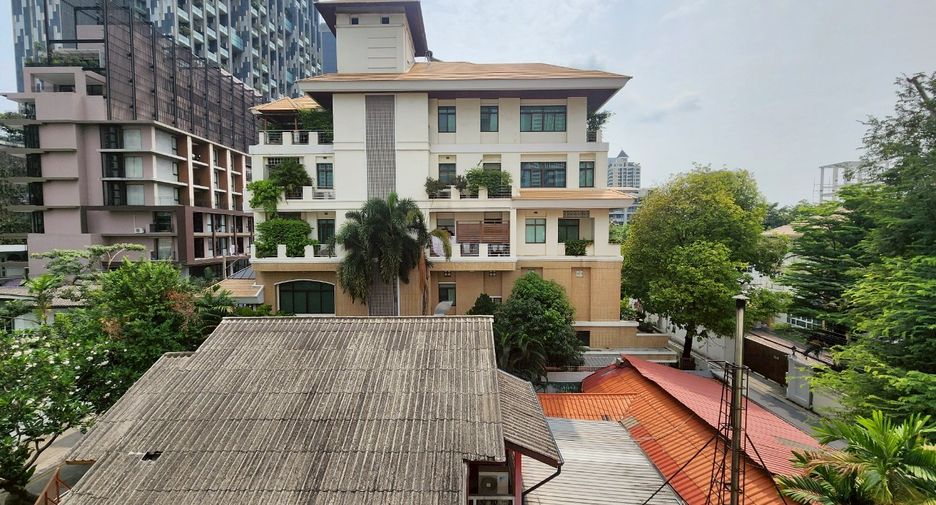 For rent 3 bedrooms condo in Sathon, Bangkok