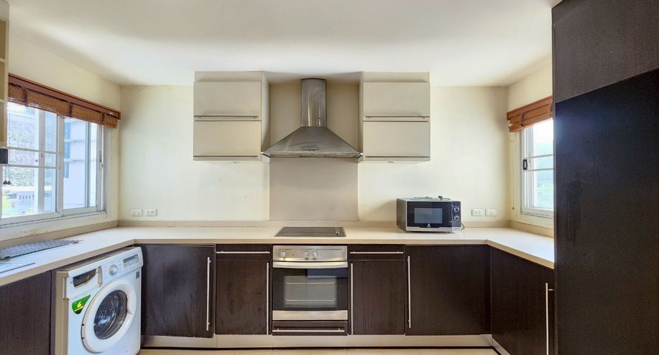 For rent 3 bedrooms condo in Sathon, Bangkok