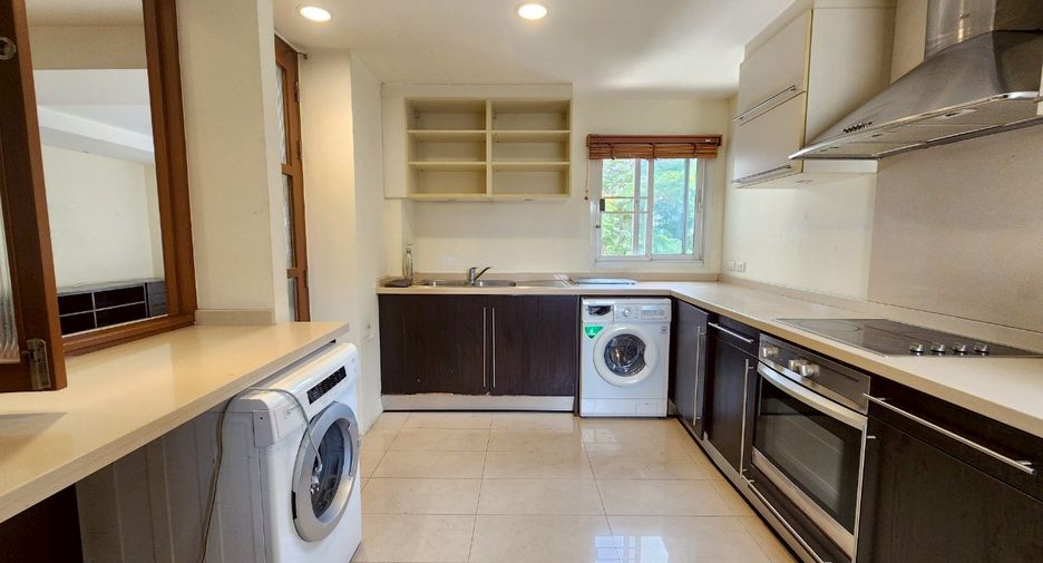 For rent 3 bedrooms condo in Sathon, Bangkok