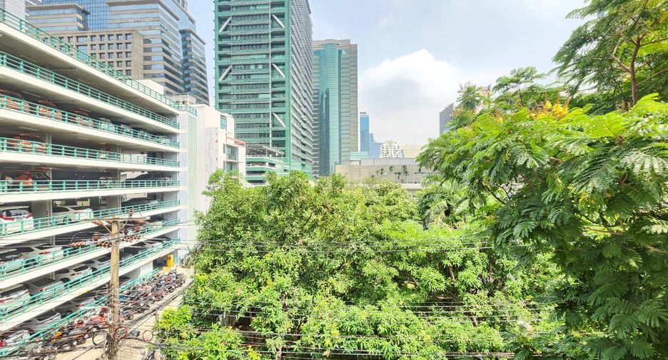 For rent 3 bedrooms condo in Sathon, Bangkok