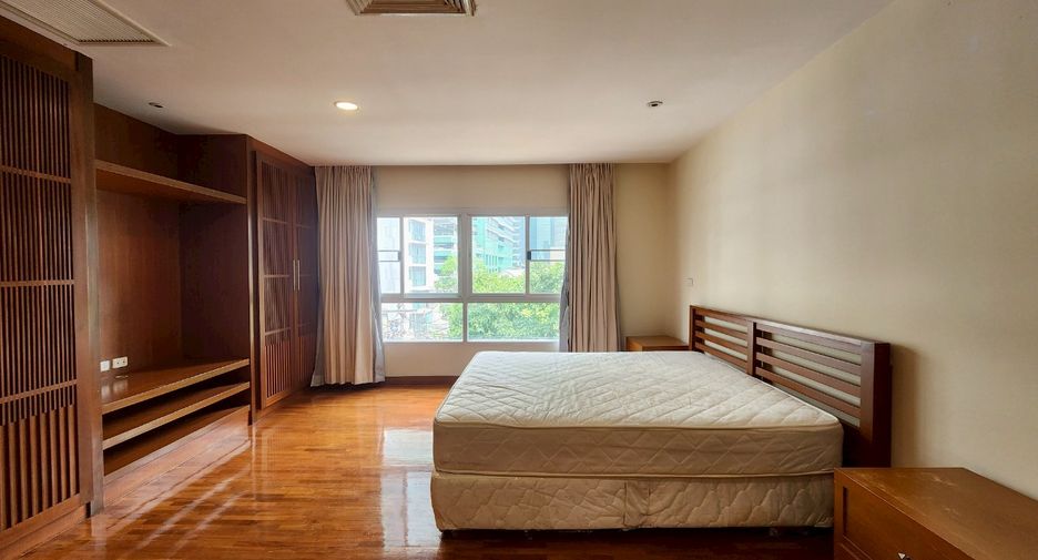 For rent 3 bedrooms condo in Sathon, Bangkok
