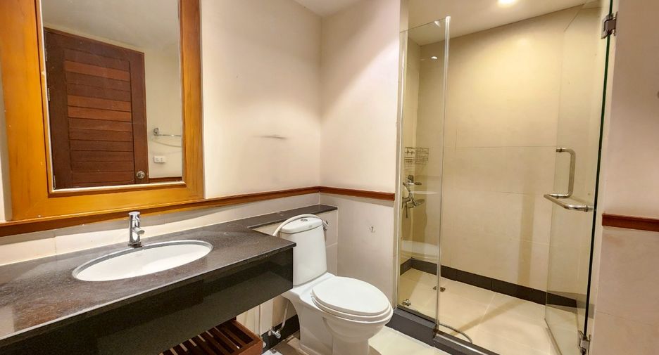For rent 3 bedrooms condo in Sathon, Bangkok