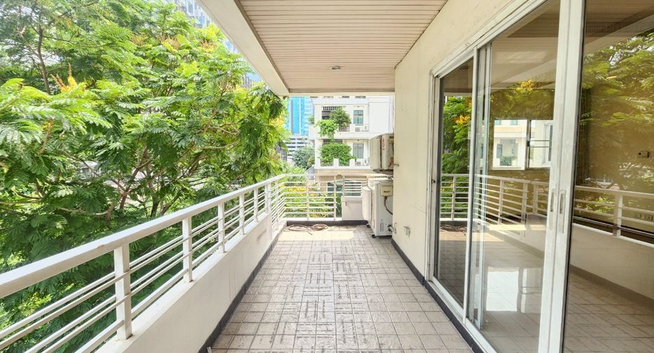 For rent 3 bedrooms condo in Sathon, Bangkok