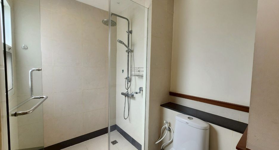 For rent 3 bedrooms condo in Sathon, Bangkok