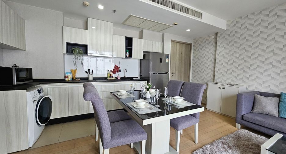For rent 2 bedrooms condo in Watthana, Bangkok