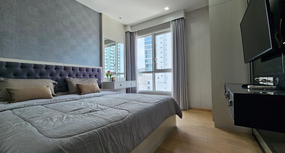 For rent 2 bedrooms condo in Watthana, Bangkok