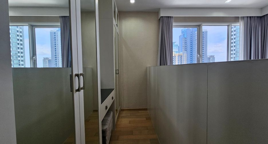 For rent 2 bedrooms condo in Watthana, Bangkok