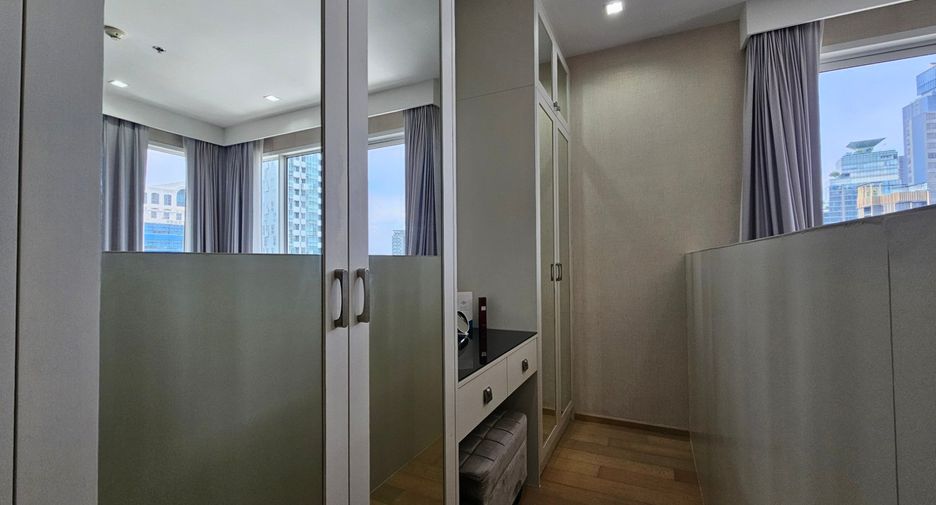 For rent 2 bedrooms condo in Watthana, Bangkok