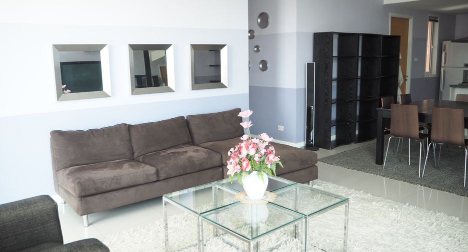 For rent 3 bedrooms condo in Khlong Toei, Bangkok