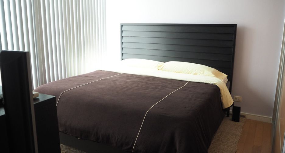 For rent 3 bedrooms condo in Khlong Toei, Bangkok