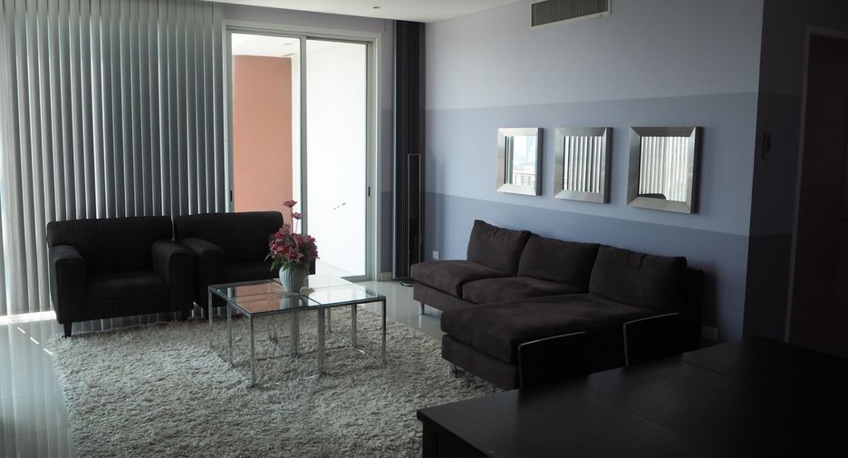 For rent 3 bedrooms condo in Khlong Toei, Bangkok