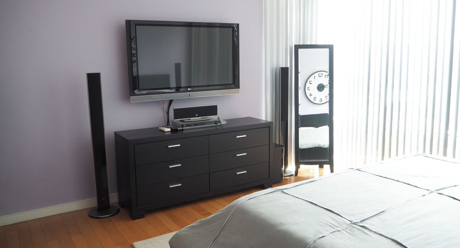 For rent 3 bedrooms condo in Khlong Toei, Bangkok