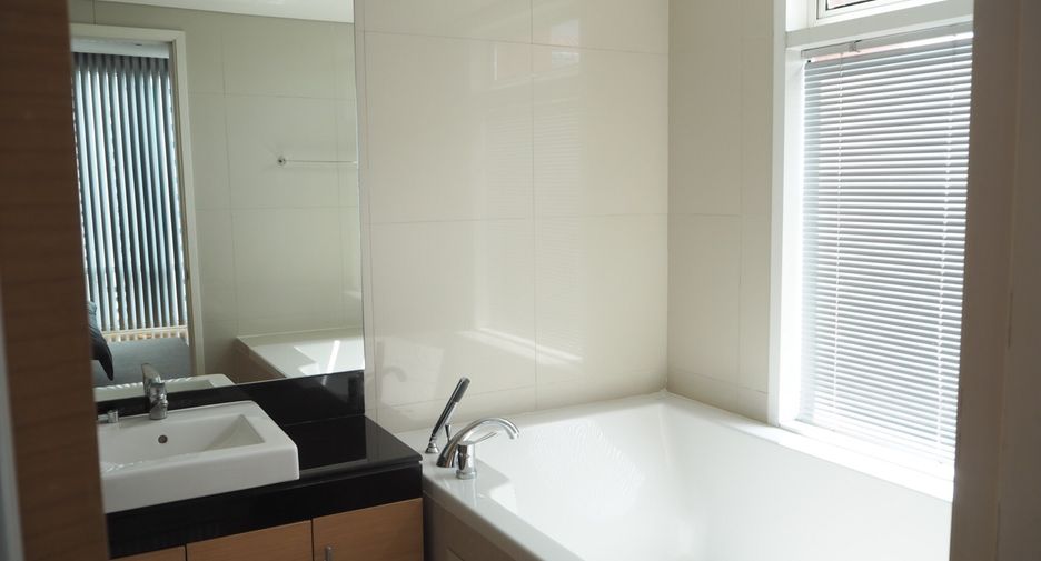 For rent 3 bedrooms condo in Khlong Toei, Bangkok
